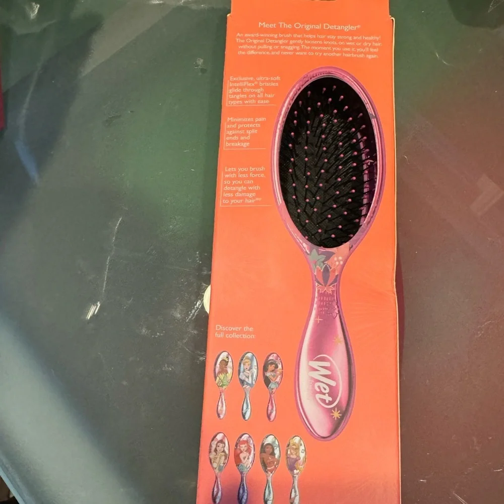 PRINCESS JASMINE “limited edition” wet brush!Collect them all🩷zoom in for deets